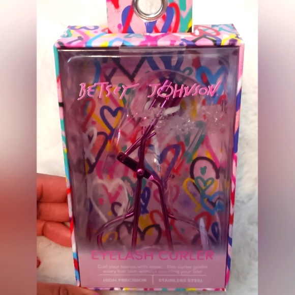 Betsey Johnson Eyelash Curler - Picture 2 of 5